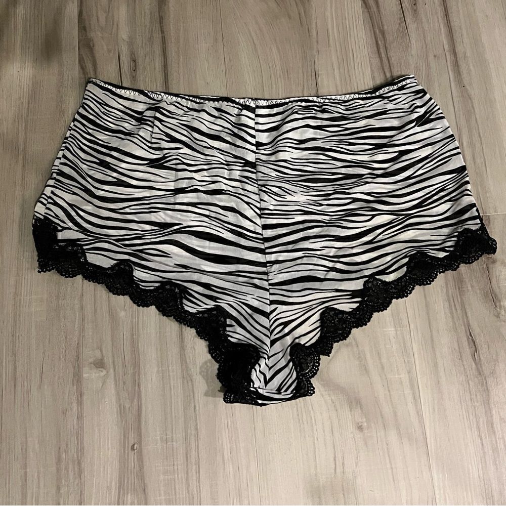 Fredericks of Hollywood lingerie sleep shorts zebra print size 1X - Picture 2 of 7
